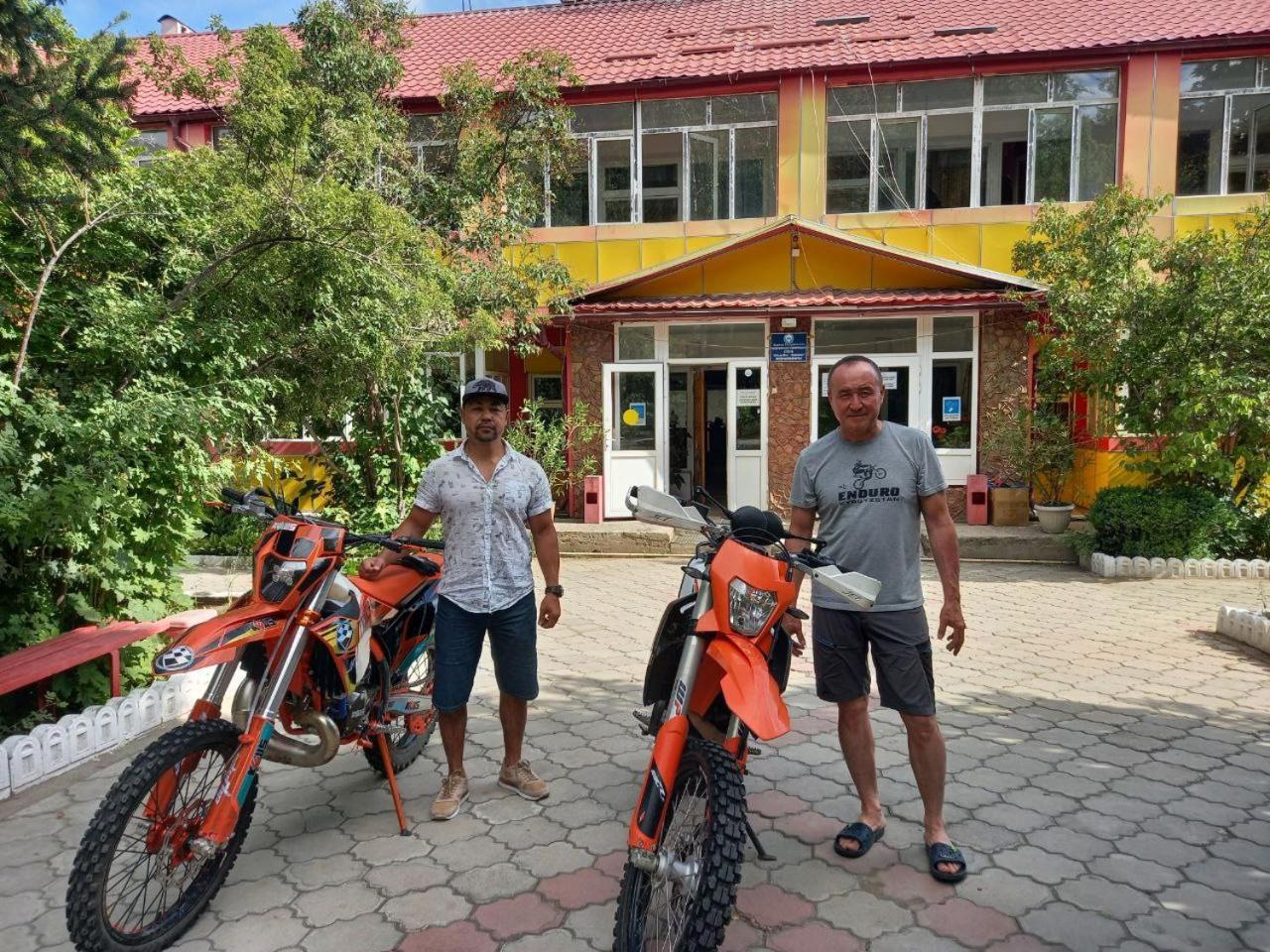 Otel Issyk-Kul Каракол Экстерьер фото