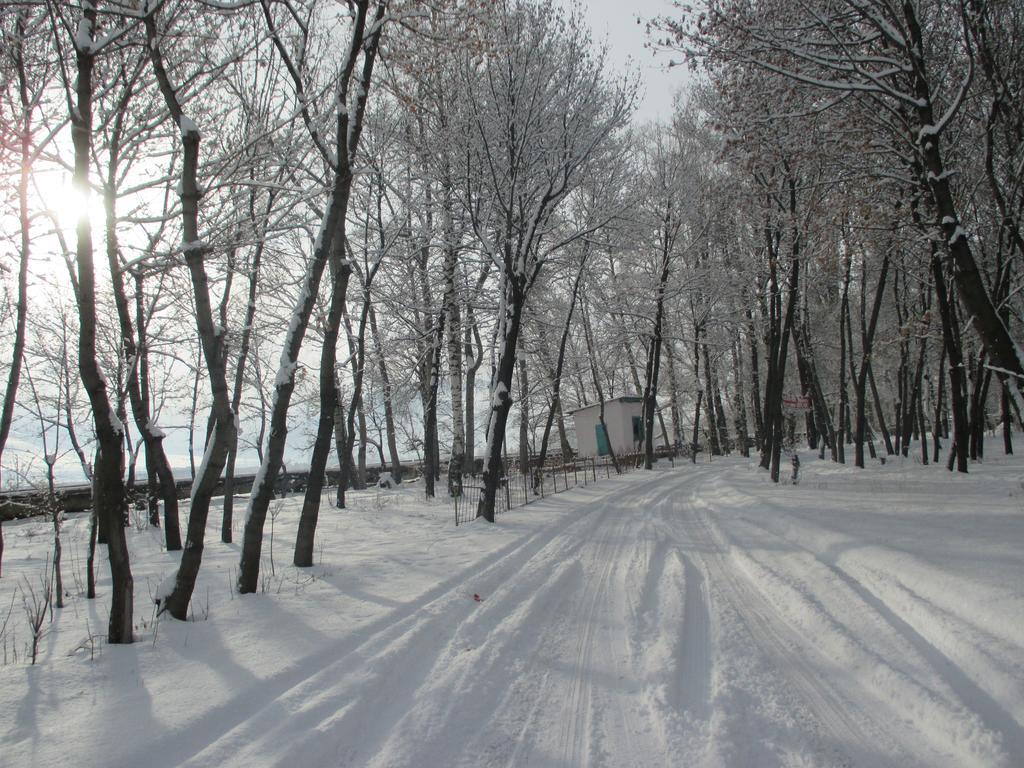 Otel Issyk-Kul Каракол Экстерьер фото